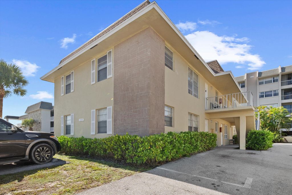 2707 VANDIVER Drive 1, West Palm Beach, FL 33409