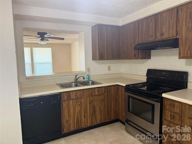 9762 Old Gate Drive, Matthews, NC 28105