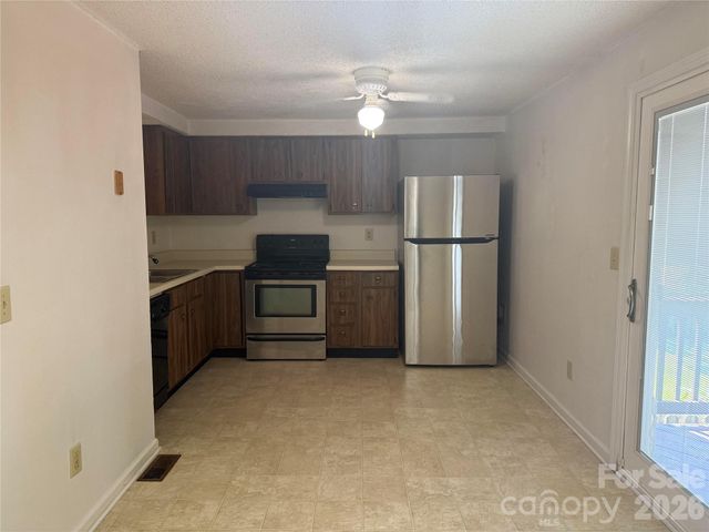 9762 Old Gate Drive, Matthews, NC 28105