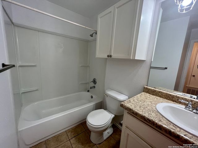 810 Station St Apt 4, Converse, TX 78109