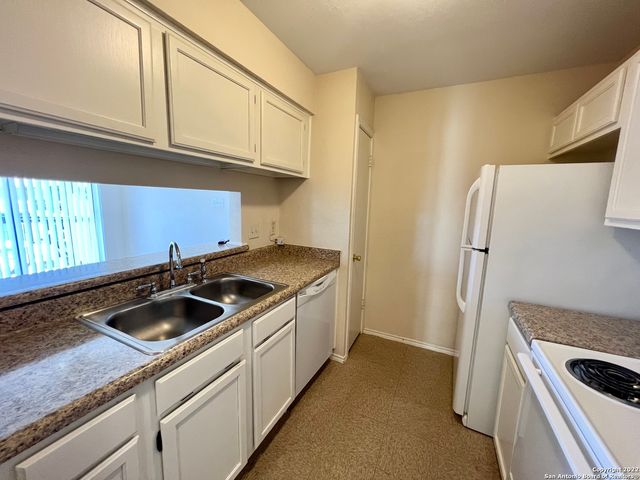 810 Station St Apt 4, Converse, TX 78109