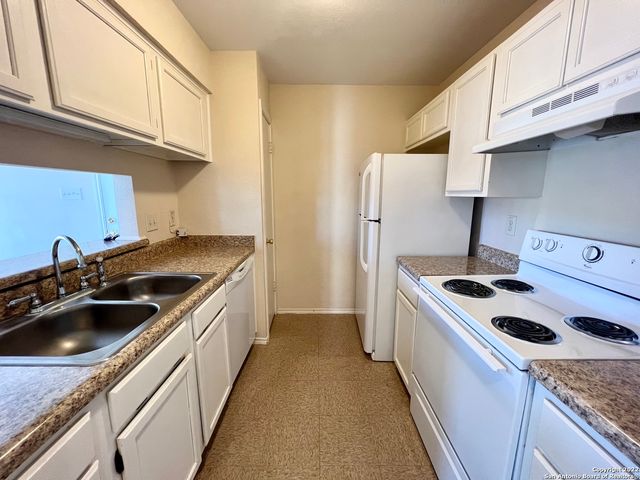 810 Station St Apt 4, Converse, TX 78109