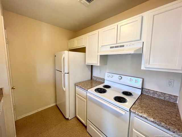 810 Station St Apt 4, Converse, TX 78109
