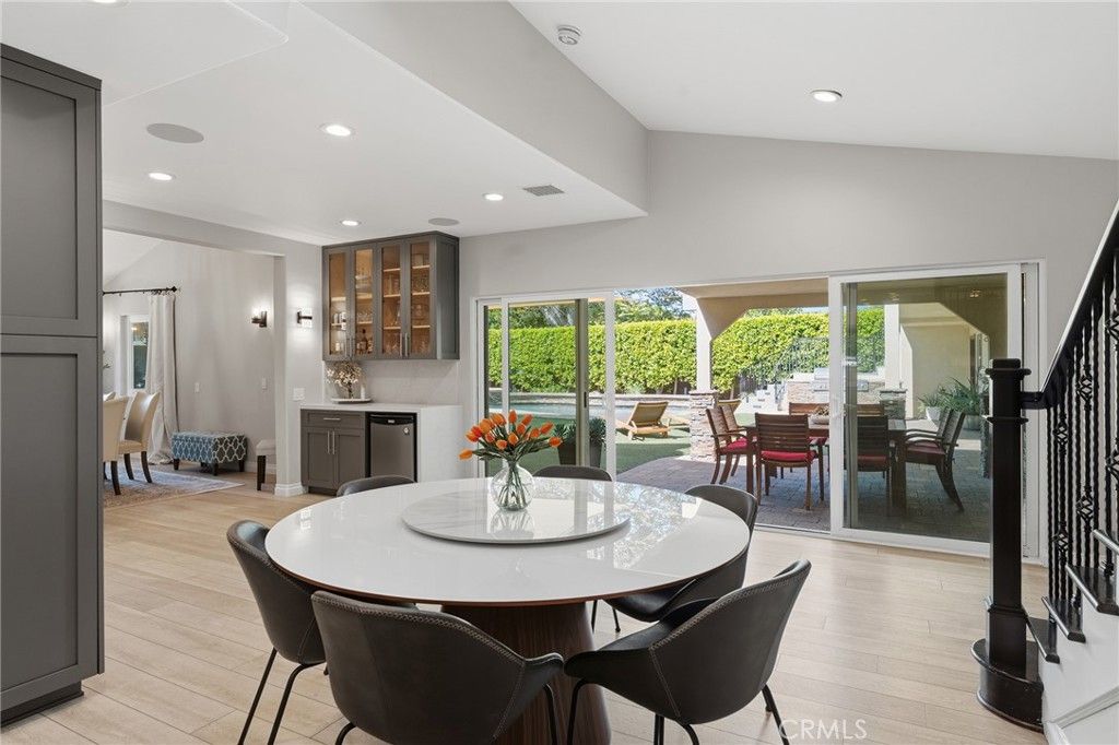 Image 10 of property listing at 22702 Califa Street, Woodland Hills, CA 91367