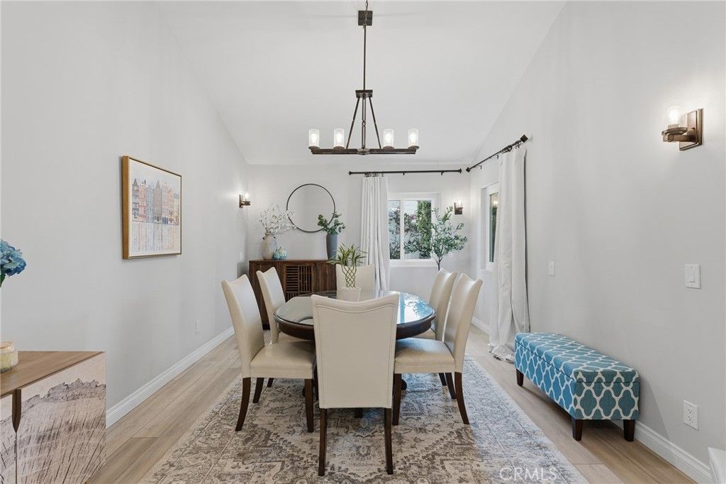 Image 12 of property listing at 22702 Califa Street, Woodland Hills, CA 91367