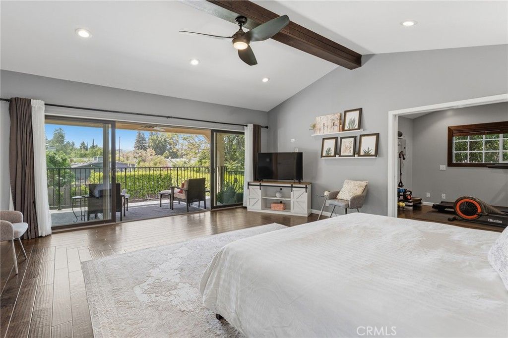 Image 13 of property listing at 22702 Califa Street, Woodland Hills, CA 91367