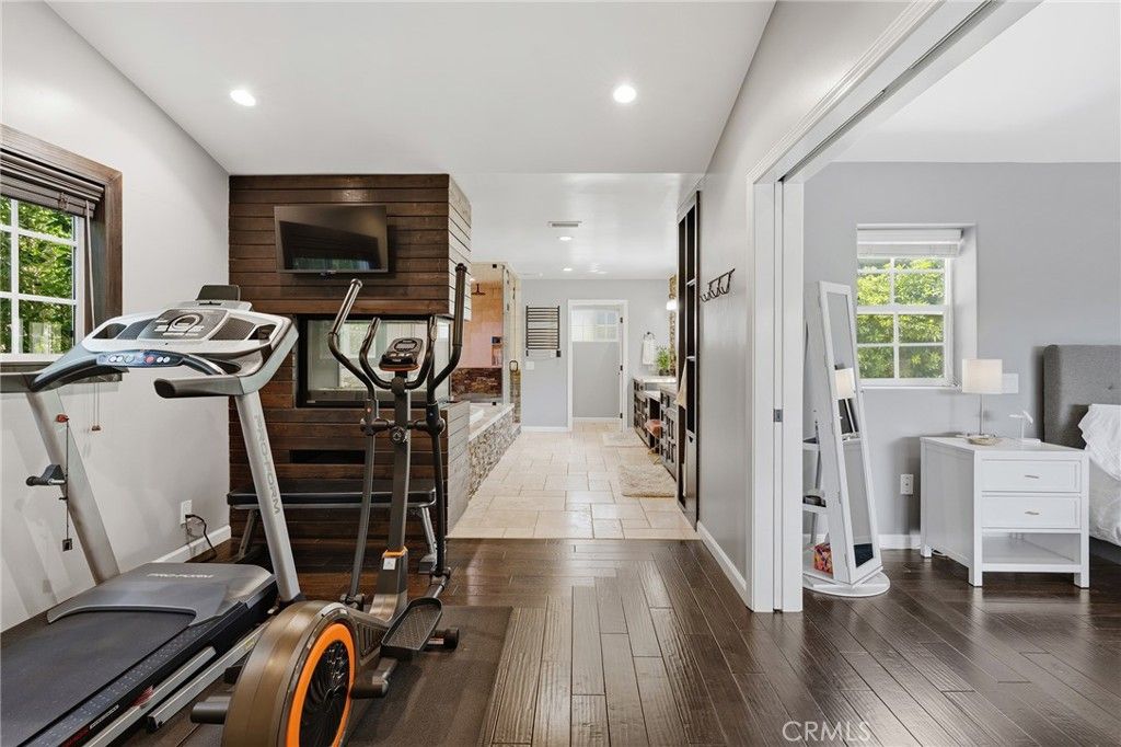 Image 20 of property listing at 22702 Califa Street, Woodland Hills, CA 91367