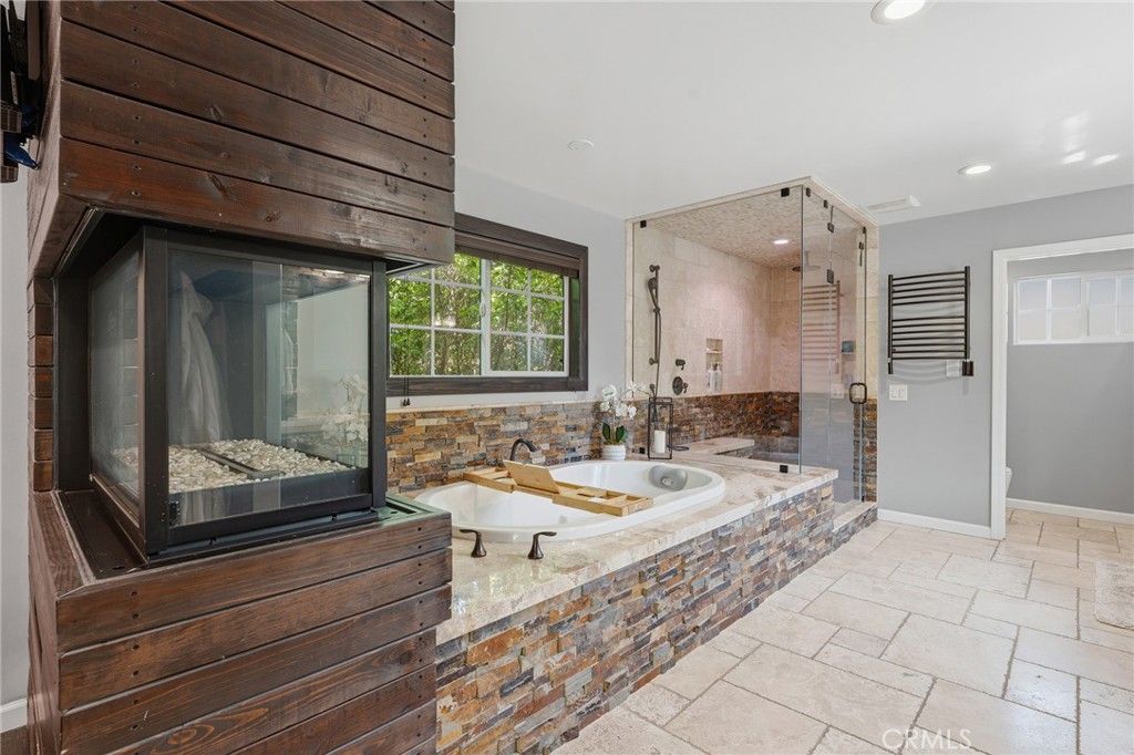 Image 23 of property listing at 22702 Califa Street, Woodland Hills, CA 91367