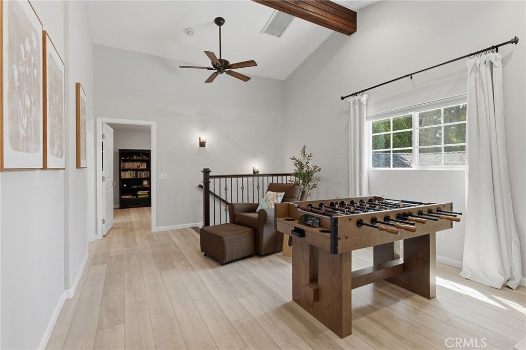 Image 24 of property listing at 22702 Califa Street, Woodland Hills, CA 91367