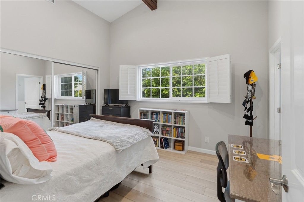 Image 28 of property listing at 22702 Califa Street, Woodland Hills, CA 91367