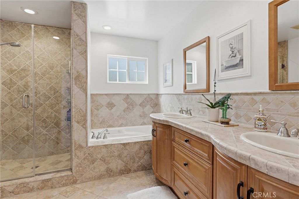 Image 30 of property listing at 22702 Califa Street, Woodland Hills, CA 91367