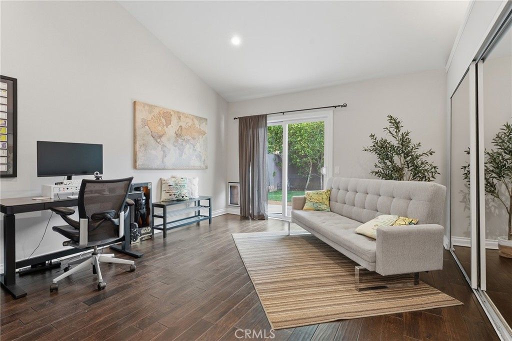 Image 31 of property listing at 22702 Califa Street, Woodland Hills, CA 91367