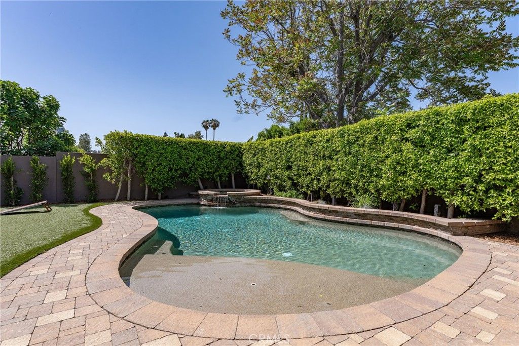 Image 36 of property listing at 22702 Califa Street, Woodland Hills, CA 91367
