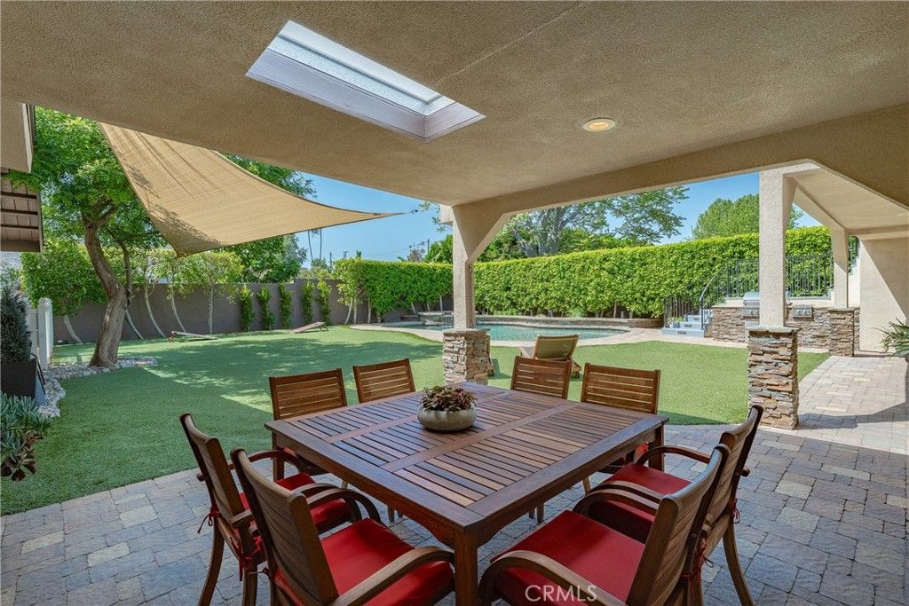 Image 37 of property listing at 22702 Califa Street, Woodland Hills, CA 91367
