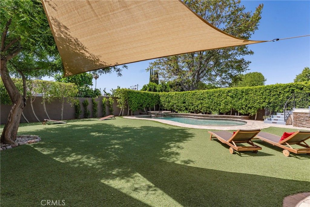 Image 38 of property listing at 22702 Califa Street, Woodland Hills, CA 91367