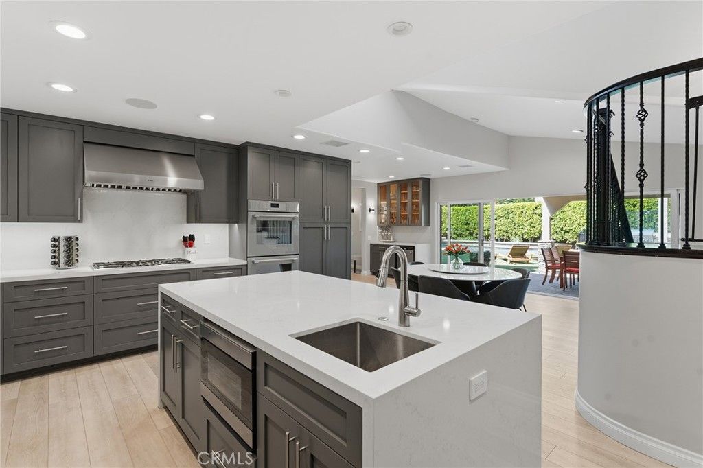 Image 9 of property listing at 22702 Califa Street, Woodland Hills, CA 91367