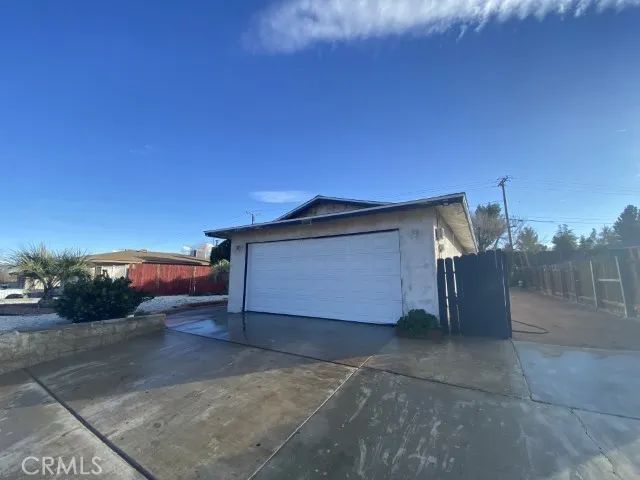 16407 La Paz, Victorville, CA 92395