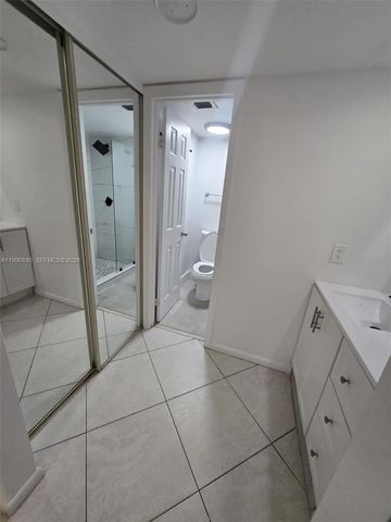 3500 Whitehall Dr 104, West Palm Beach, FL 33401