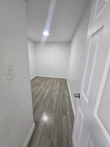 3500 Whitehall Dr 104, West Palm Beach, FL 33401