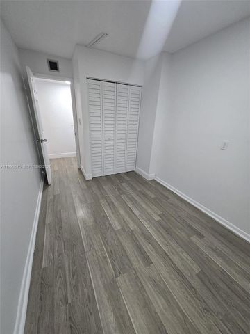 3500 Whitehall Dr 104, West Palm Beach, FL 33401