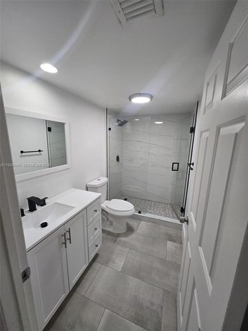 3500 Whitehall Dr 104, West Palm Beach, FL 33401