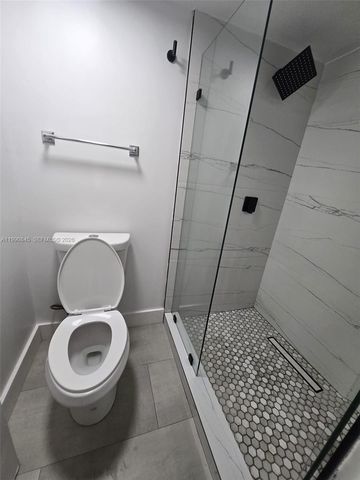 3500 Whitehall Dr 104, West Palm Beach, FL 33401