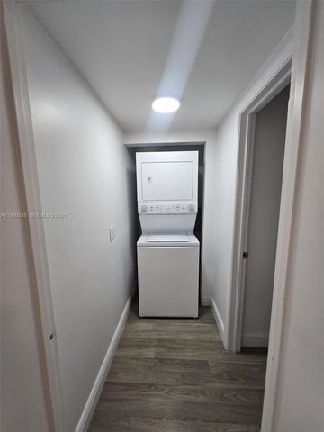 3500 Whitehall Dr 104, West Palm Beach, FL 33401