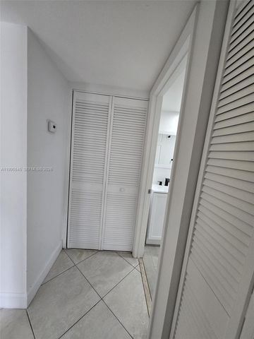 3500 Whitehall Dr 104, West Palm Beach, FL 33401