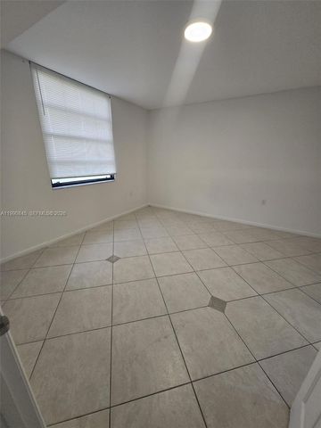 3500 Whitehall Dr 104, West Palm Beach, FL 33401