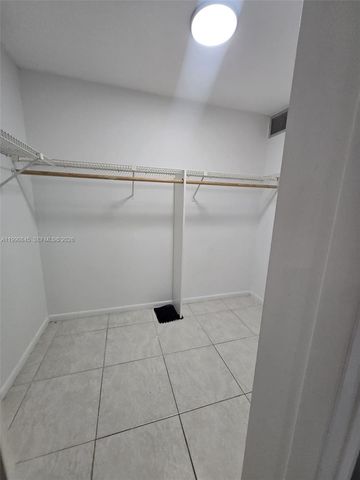 3500 Whitehall Dr 104, West Palm Beach, FL 33401