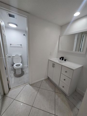 3500 Whitehall Dr 104, West Palm Beach, FL 33401