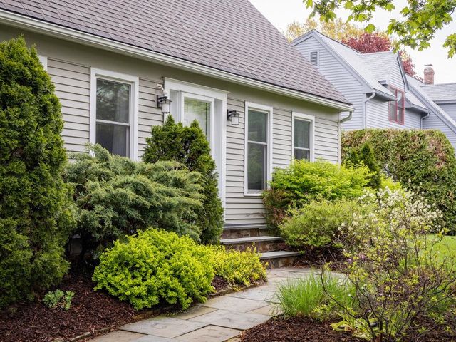 113 Maplewood Drive, Shelburne, VT 05482