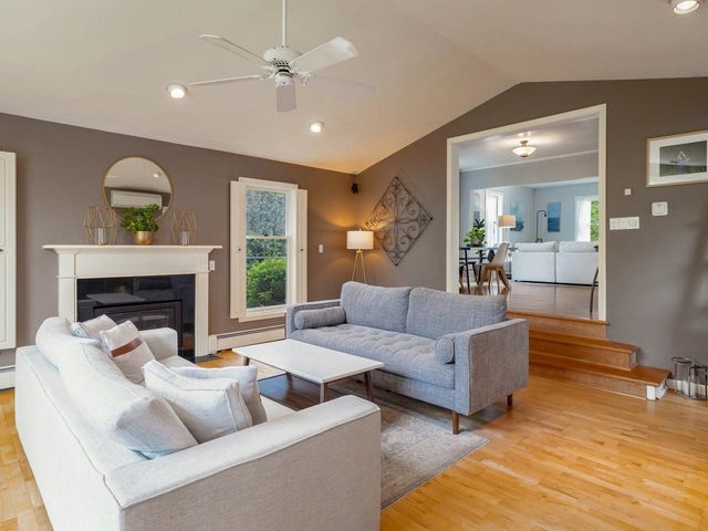 113 Maplewood Drive, Shelburne, VT 05482