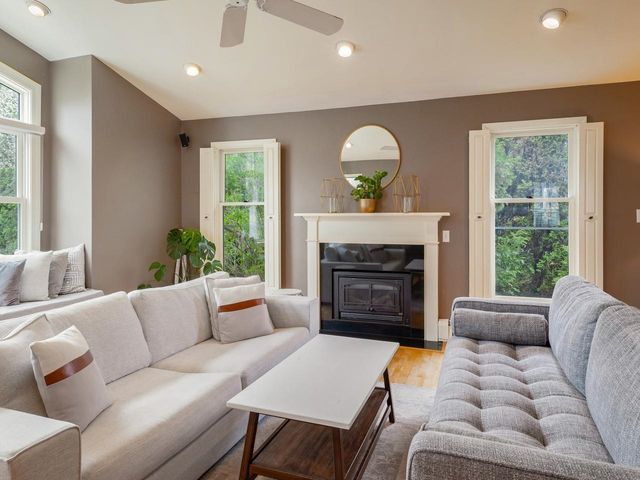 113 Maplewood Drive, Shelburne, VT 05482