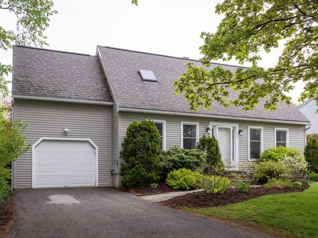 113 Maplewood Drive, Shelburne, VT 05482