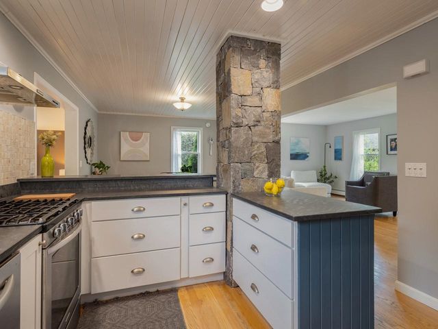 113 Maplewood Drive, Shelburne, VT 05482