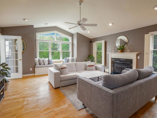 113 Maplewood Drive, Shelburne, VT 05482