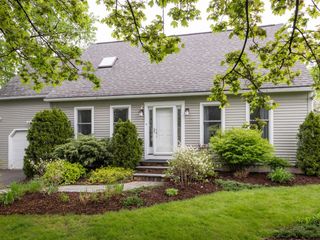 113 Maplewood Drive, Shelburne, VT 05482