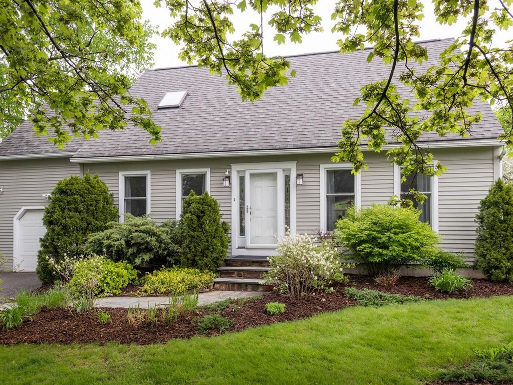 113 Maplewood Drive, Shelburne, VT 05482