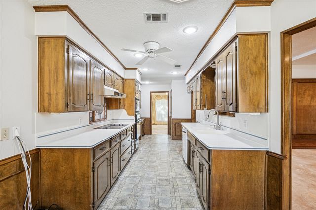 805 Newport Road, Fort Worth, TX 76120