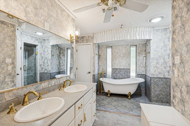 805 Newport Road, Fort Worth, TX 76120