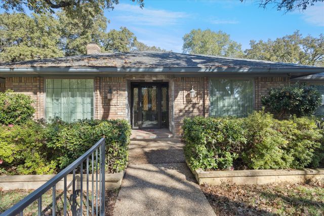 805 Newport Road, Fort Worth, TX 76120