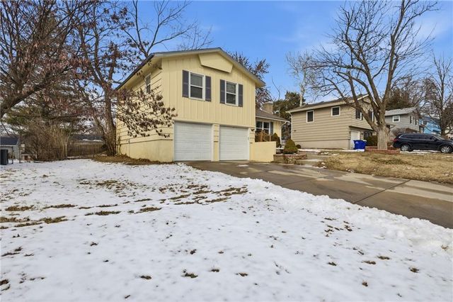 8814 Slater Street, Overland Park, KS 66212