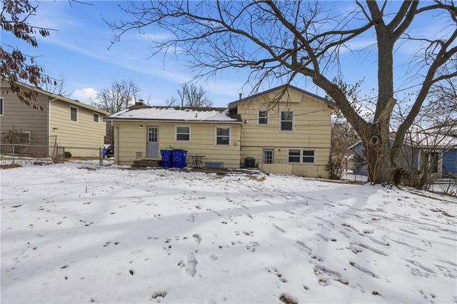 8814 Slater Street, Overland Park, KS 66212