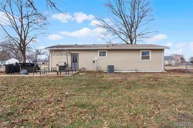 622 Ensign Cir, Edwardsville, IL 62025