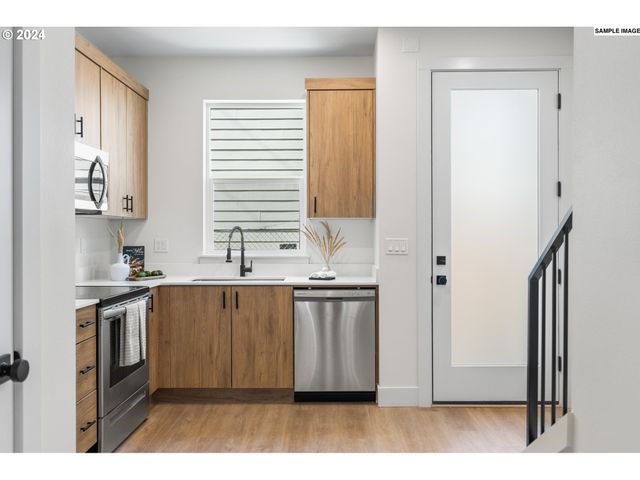 6669 N Fessenden St 25, Portland, OR 97203