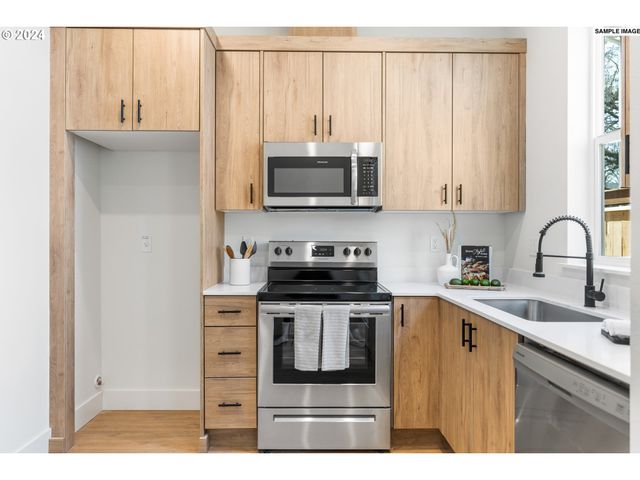 6669 N Fessenden St 25, Portland, OR 97203