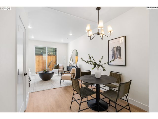 6669 N Fessenden St 25, Portland, OR 97203