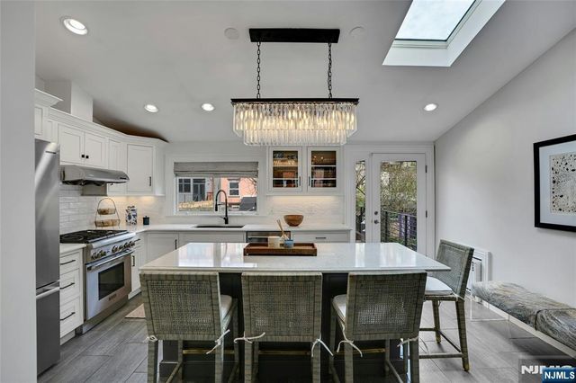 218 8th Street, Jersey City, NJ 07302