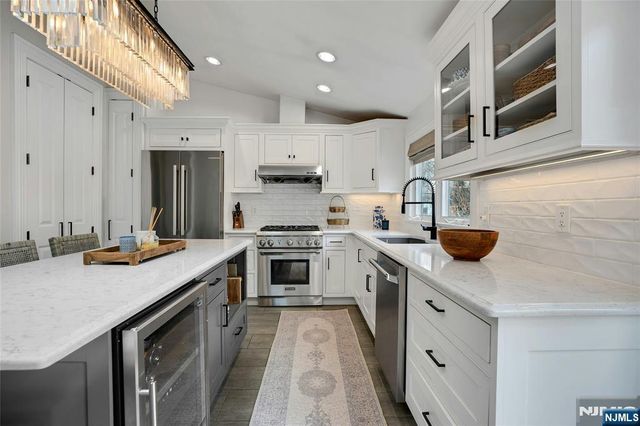 218 8th Street, Jersey City, NJ 07302